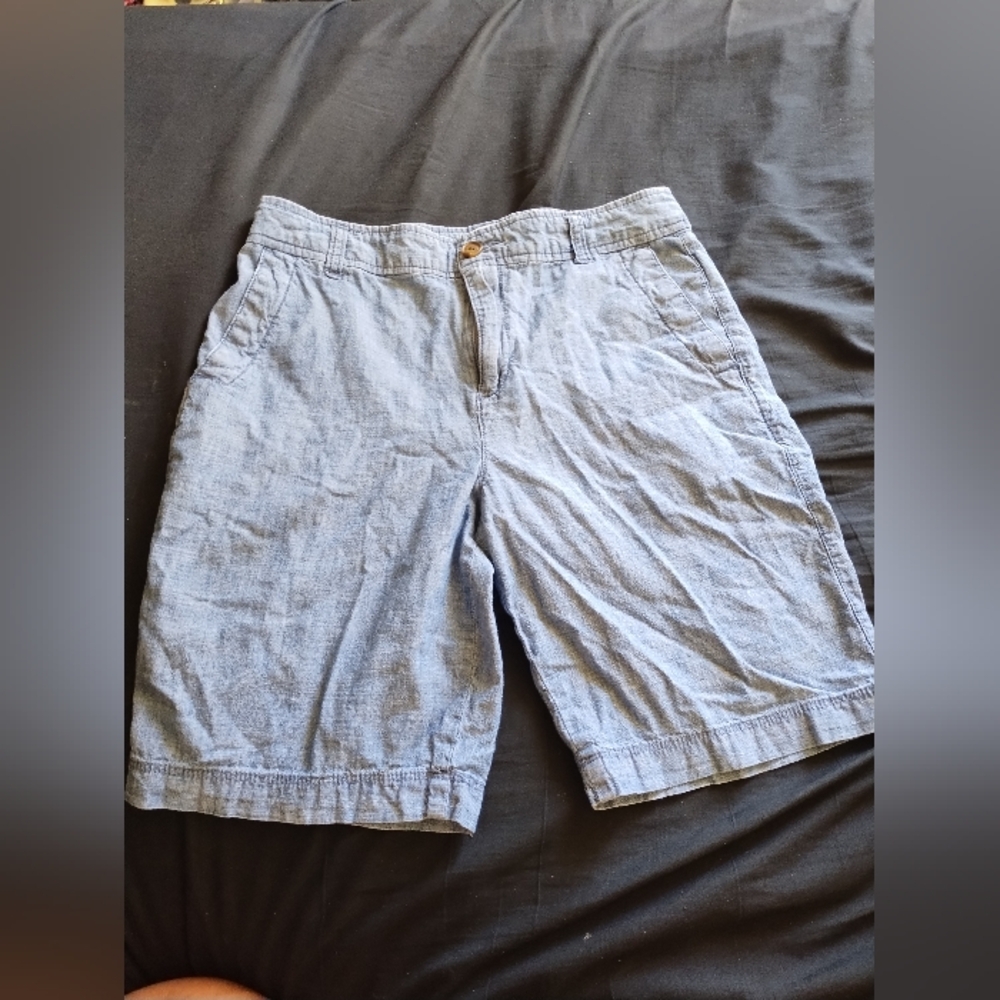 Gap 100% Cotton 9" Shorts Size 2 Front Pockets Faux Back Pockets Zip Closure
